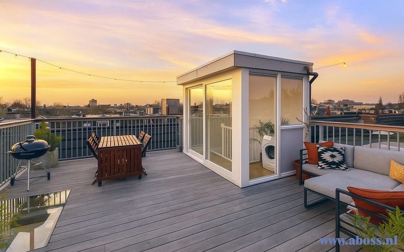 Uitbreiding op het dak van een woning in Amsterdam