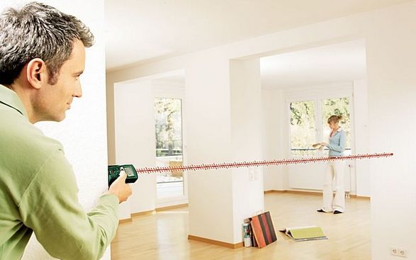 Illustratie van een digitale lasermaatopname in een lichte woning